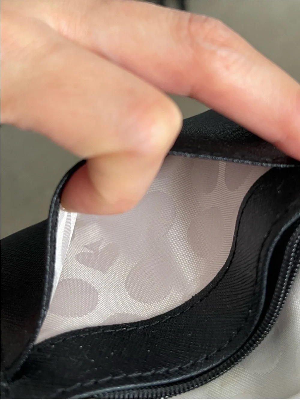 kate spade New York ♠️ Street Darla Black coin purse Wallet with Gold Logo